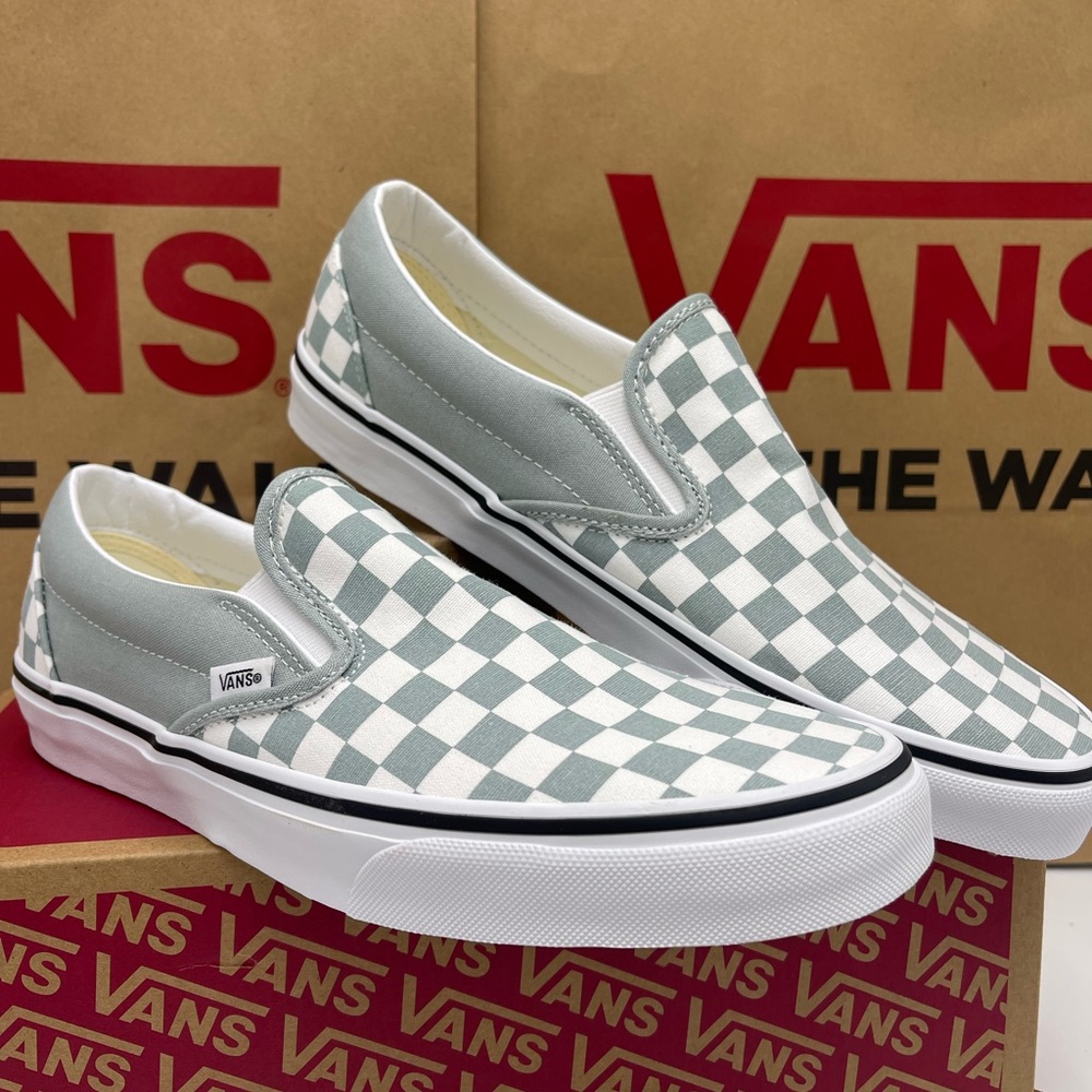 Vans Men’ Classic Slip-On
Color Theory Checkerboar Pure Grey
VN000D5PEPO Sneaker - Picture 13 of 16